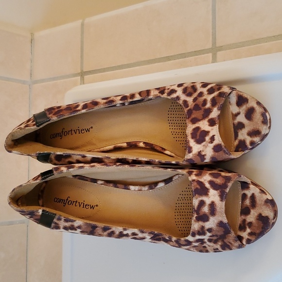 Comfortview Animal Print Pumps - Picture 2 of 12